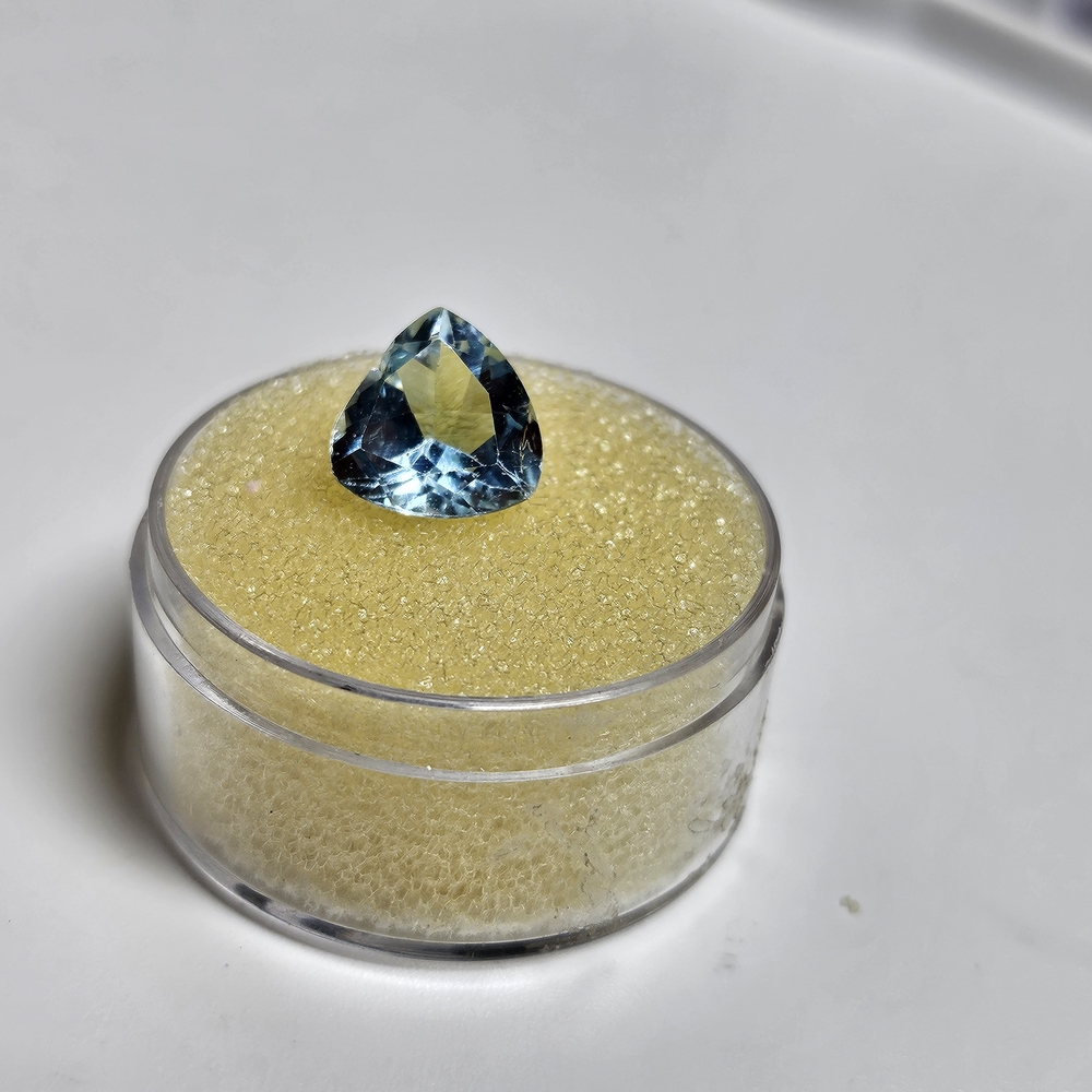 Natural Rare Sky Blue Topaz Trillon Cut VSI 3.12ctw Stunning! Unheated